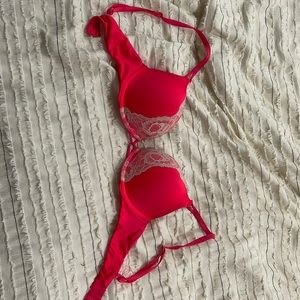 32B Bombshell Push-Up Bra Solid White Satin Smooth Miraculous Bra